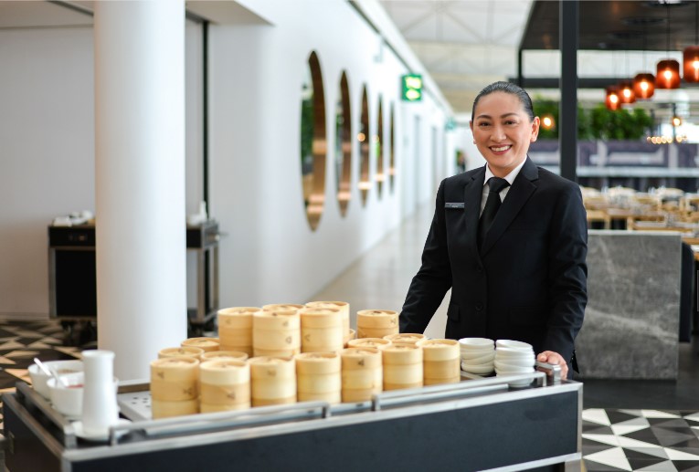 qantas hong kong international lounge yum cha trolley