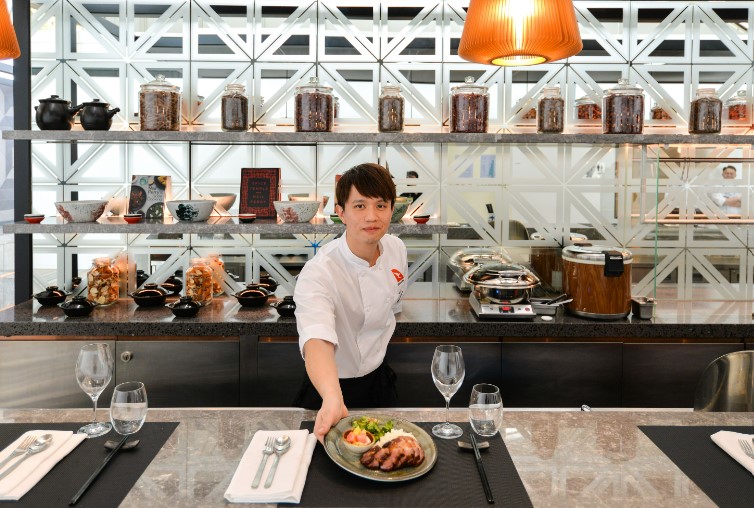 qantas hong kong lounge kitchen